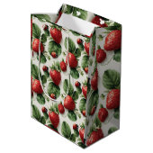 Strawberry und Ladybug Seamless Pattern Mittlere Geschenktüte (Rückseite Schrägansicht)