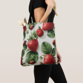 Strawberry und Ladybug Seamless Pattern Tasche (Von Nahem)