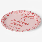 Strawberry Whimsical Coquette Bow Girls Geburtstag Pappteller (Schrägansicht)