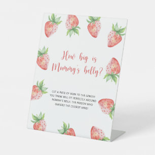 Strawberry - Wie groß ist das Bauchspiel von Mama? Sockelschild