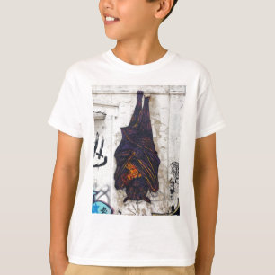 Street Art Mural Fliegenfuchs (Fruchtbat) Fantasie T-Shirt