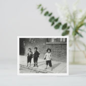 Street urchins Lambeth (b/w Foto) Postkarte (Stehend Vorderseite)