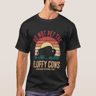Streicheln Sie die flauschigen Kühe im Badlands Na T-Shirt