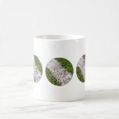 Streifen auf Gras Kaffeetasse (Mittel)