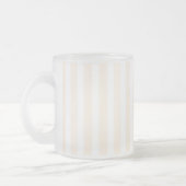 Streifen aus beigefarbenem und weißem Süßwarengebä Mattglastasse (Links)