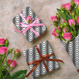 Streifen aus schwarzem und weißem Moiré - Abstrakt Geschenkpapier