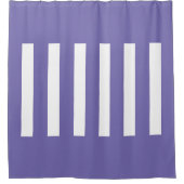 Streifen in der Mitte. Periwinkle und weiß. Duschvorhang (Vorderseite)