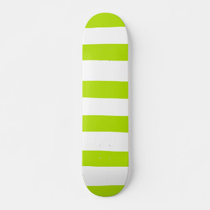 Streifen in Farbe grün und weiß Skateboard