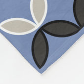 Streifen mit schwarzen und weißen Blütenblättern a Fleecedecke (Ecke)