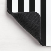 Streifen mit schwarzen und weißen vertikalen Schie Mousepad (Ecke)