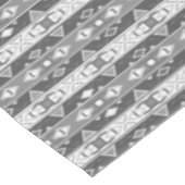 Streifen und geometrische Formen, grau, weiß Tischdecke (Schrägansicht)