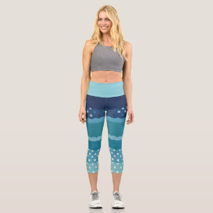 Streifen und Punkte in Blautönen Capri Leggings
