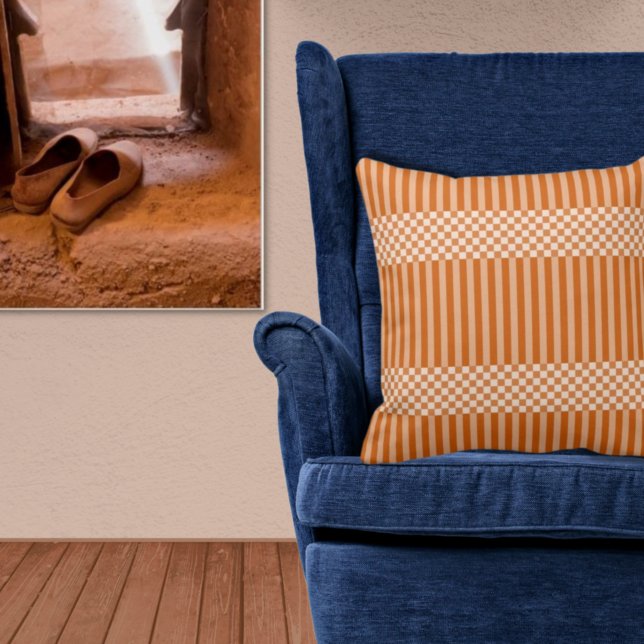 Streifen und Schachbrett-Farbtöne von Orangenwirbe Kissen (Von Creator hochgeladen)