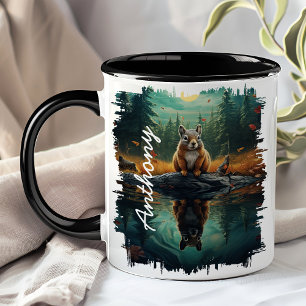 Streifenhörnchen auf Waldreflex am Felsen Tasse