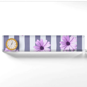 Streifenmuster mit violetten Gänseblümchen Namensplakette