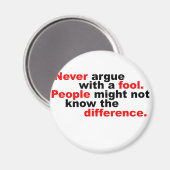 Streite nie mit einem Narren Magnet (Vorderseite/Rückseite)