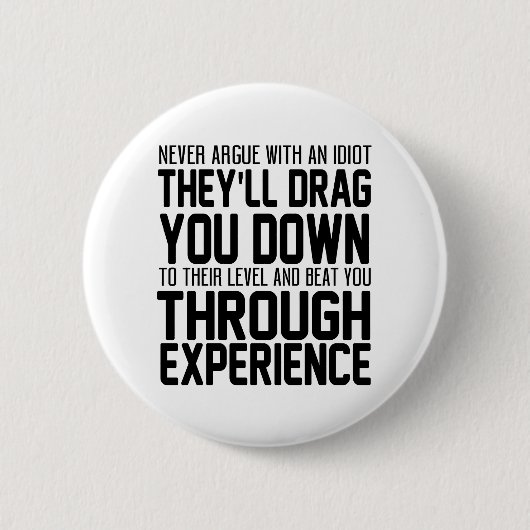 Streiten Sie niemals mit einem Idiot, auf den Sie Button (Vorderseite)