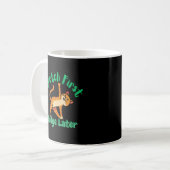 Stretch First, Judge Later Funny Cat Mug for Yoga Kaffeetasse (Vorderseite Links)