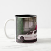 Stretch Limo mit Ihrem Namen Zweifarbige Tasse (Links)