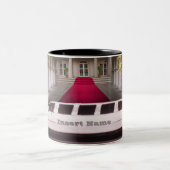 Stretch Limo mit Ihrem Namen Zweifarbige Tasse (Mittel)