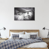 Stretched Canvas Print - Model Portrait Leinwanddruck (Insitu (Schlafzimmer))