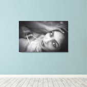 Stretched Canvas Print - Model Portrait Leinwanddruck (Insitu (Holzboden))