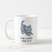 Stretching Grey Tabby Cat Custom Text Kaffeetasse (Links)