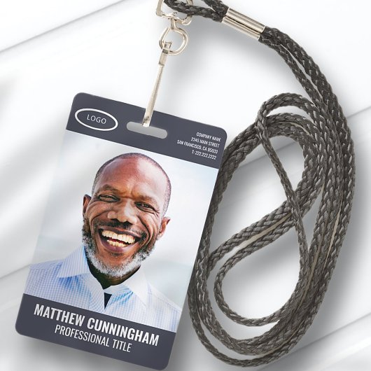 Strichcode des einfachen Oval-Logos Name des Mitar Ausweis