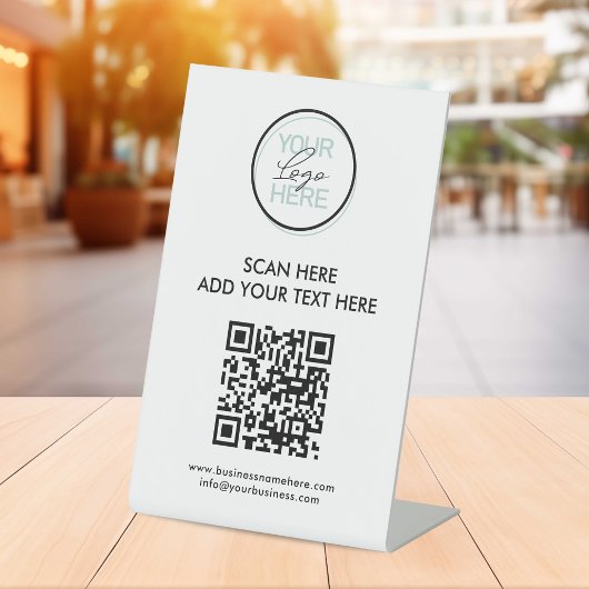 Strichcode QR Code Business-Logo Sockelschild