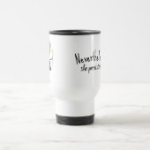 Strichmännchen Girl mit Sneakers und Daisis Reisebecher (Mittel)