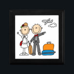 Strichmännchen-Hochzeits-Flitterwochen-T - Shirts Geschenkbox<br><div class="desc">Strichmännchen-Hochzeithoneymooners-T - Shirts,  Tassen,  Karten,  Aufkleber,  Magneten,  Taschentaschen,  Andenken,  Schlüsselanhänger,  Tischsets,  Mappen und,  eine Strichmännchenbraut und -bräutigam kennzeichnend,  die beginnen mit ihren Flitterwochen nachdem sie verheiratet gewesen sind!</div>