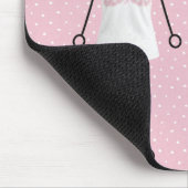 Strichmännchen-Mädchen mit BH mit rosa Band Mousepad (Ecke)