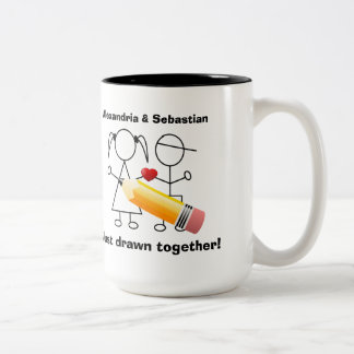 Strichmännchen-Paare mit dem Herzen zusammen Zweifarbige Tasse