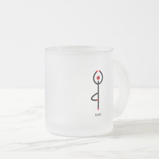 Strichmännchen von Baum-Yoga-Pose mit Sanskrit-Tex Mattglastasse (VorderseiteRechts)