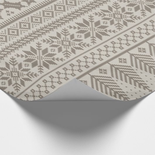 Strick-Pullover auf brauner Insel Geschenkpapier (Ecke)