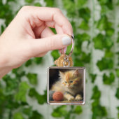 Strick spielt Orange Kitten mit Garn Schlüsselanhänger (Hand)