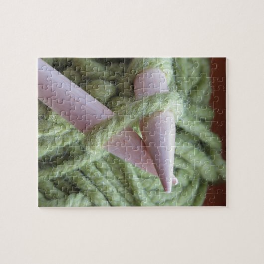 Stricken mit grünem Garn Puzzle (Horizontal)