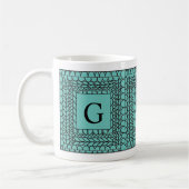 STRICKEN TEAL Weiße Tasse + Initial (Links)