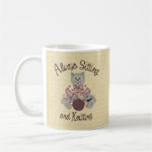 Strickende Katze Kaffeetasse (Links)