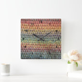 Strickfaser aus mehrfarbigen Stricken Quadratische Wanduhr (Zuhause)