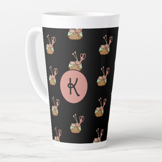 Strickkorbmuster Monogramm Latte Tasse (Linke Ecke)