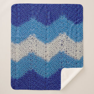 Strickstoff mit gestreiften Figuren blau-weiß Sherpadecke