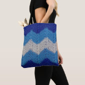 Strickstoff mit gestreiften Figuren blau-weiß Tasche (Von Nahem)