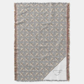 Strickte Lilie Muster Mit Monogramm Decke (Vorderseite Vertikal)