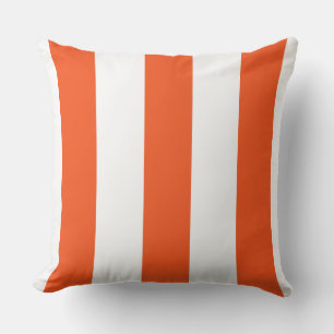 Strickte Mandarine und Weiß Kissen