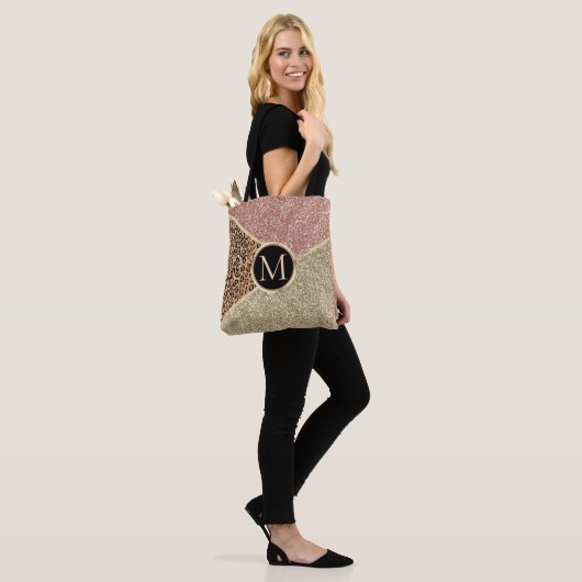 Strickte Rose Gold Glitzer Leopard Monogramm Tasche (Am Model)