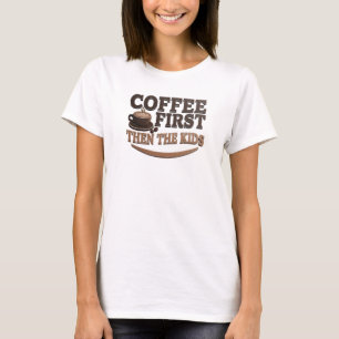 Striking KAFFEE ZUERST, DANN DIE KINDER Modekunst T-Shirt