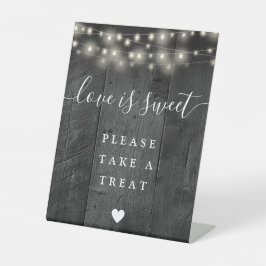 String Lights Black Wood Liebe ist süße Gefallen Sockelschild