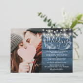 String Lights Blue Rustic Wood Foto Wedding Einladung (Stehend Vorderseite)