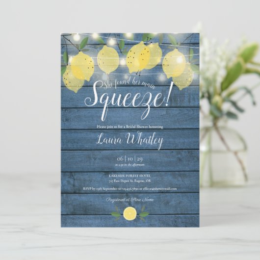 String Lights Blue Wood Main Squeeze Brautparty Einladung (Stehend Vorderseite)